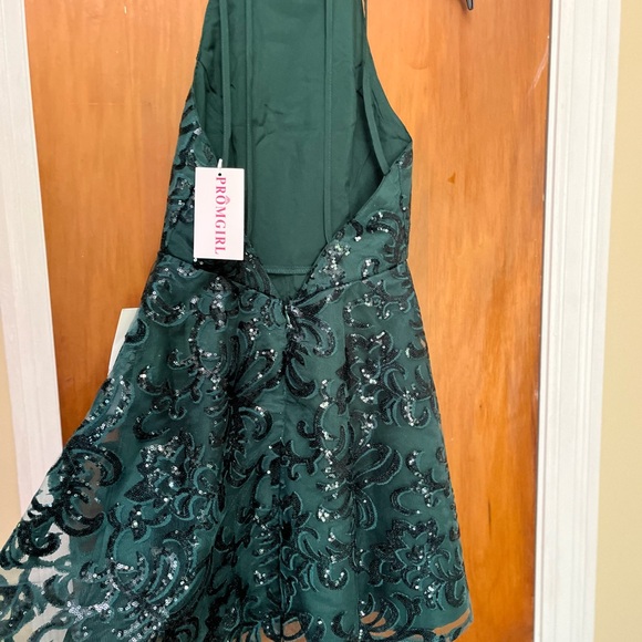 🆕. Sequin dress Prom Girl
Green  Halter Dress size S
Holiday party Christmas - Picture 3 of 6